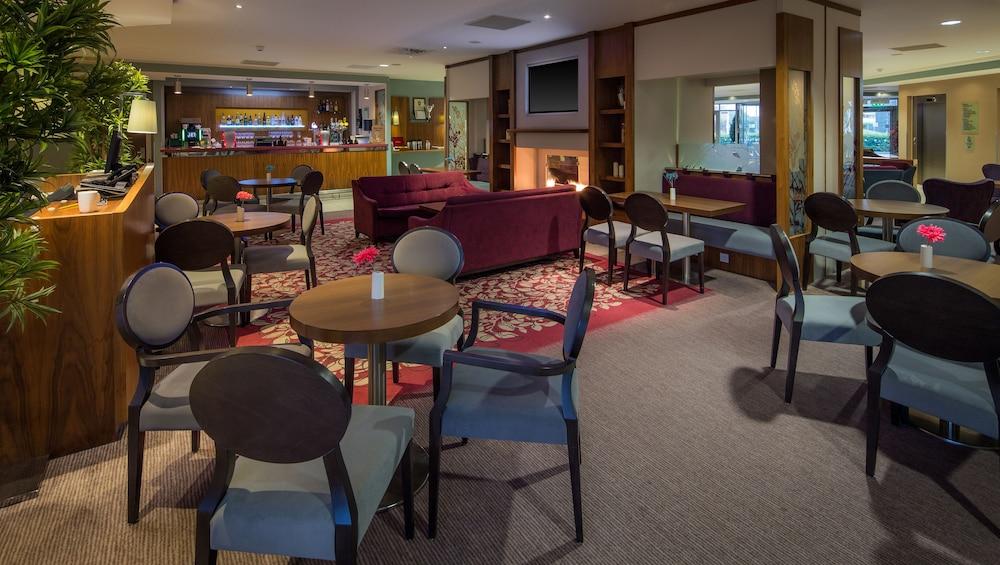 Hilton Garden Inn Luton North Exterior foto