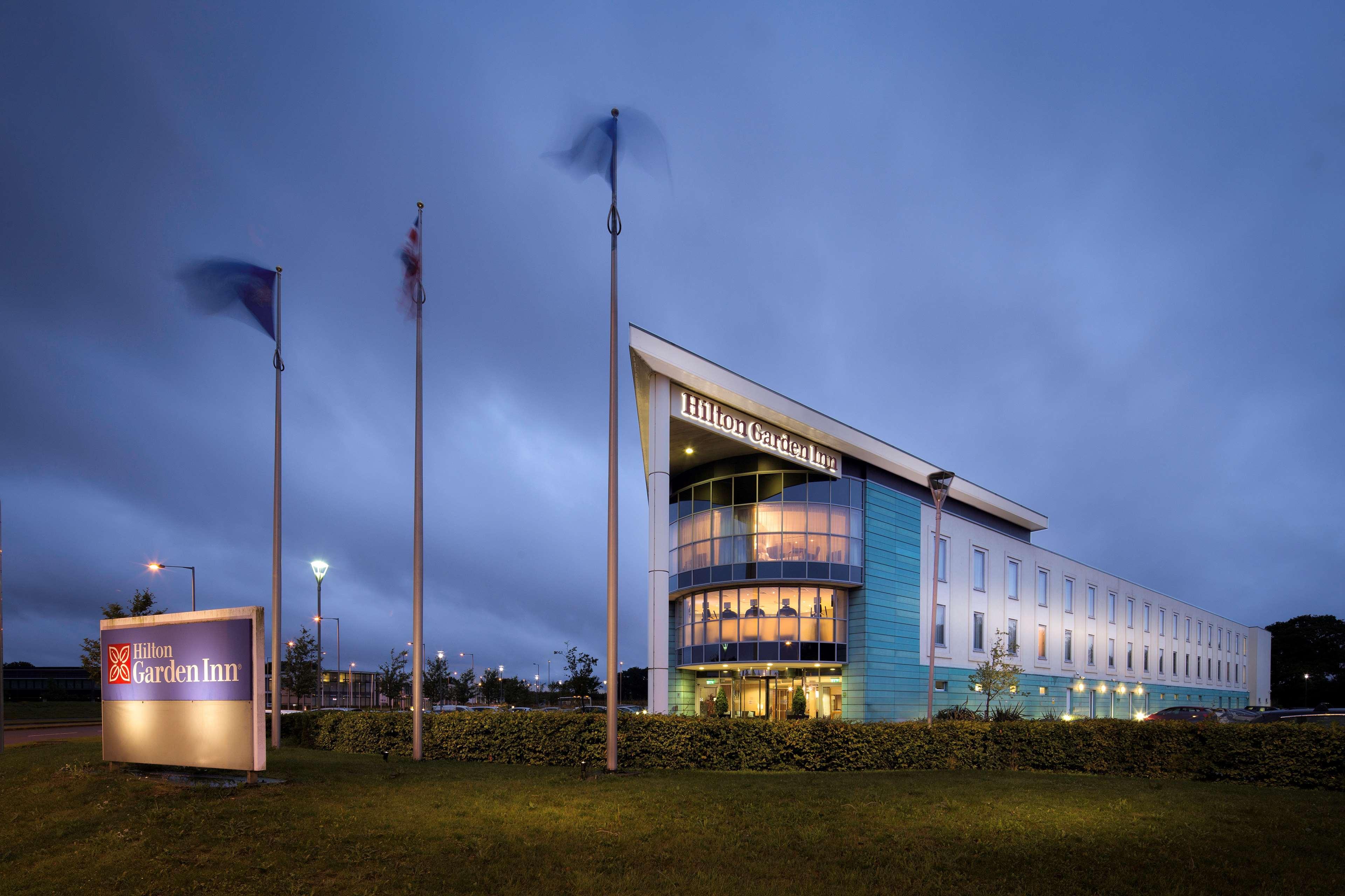 Hilton Garden Inn Luton North Exterior foto