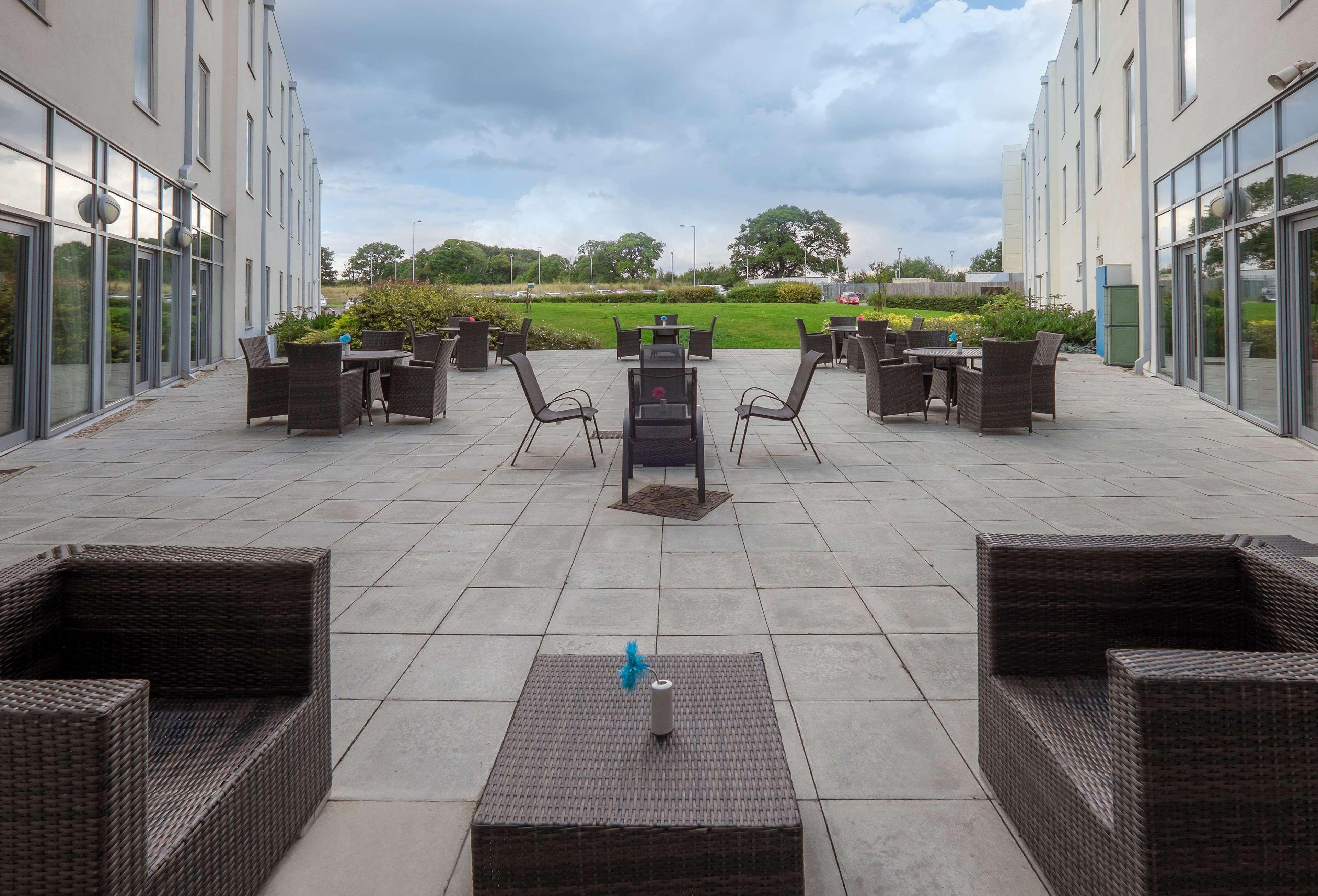 Hilton Garden Inn Luton North Exterior foto