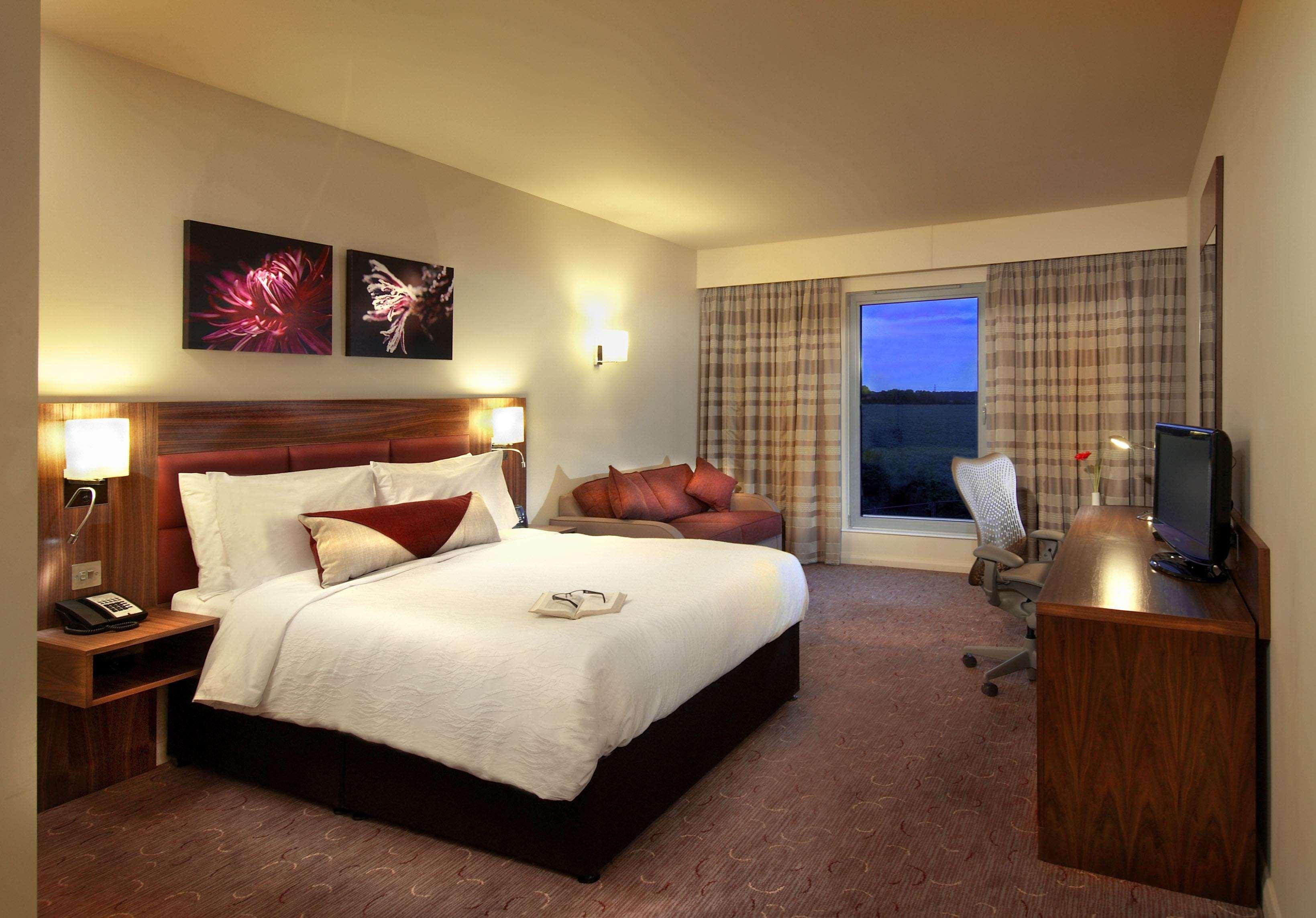 Hilton Garden Inn Luton North Exterior foto