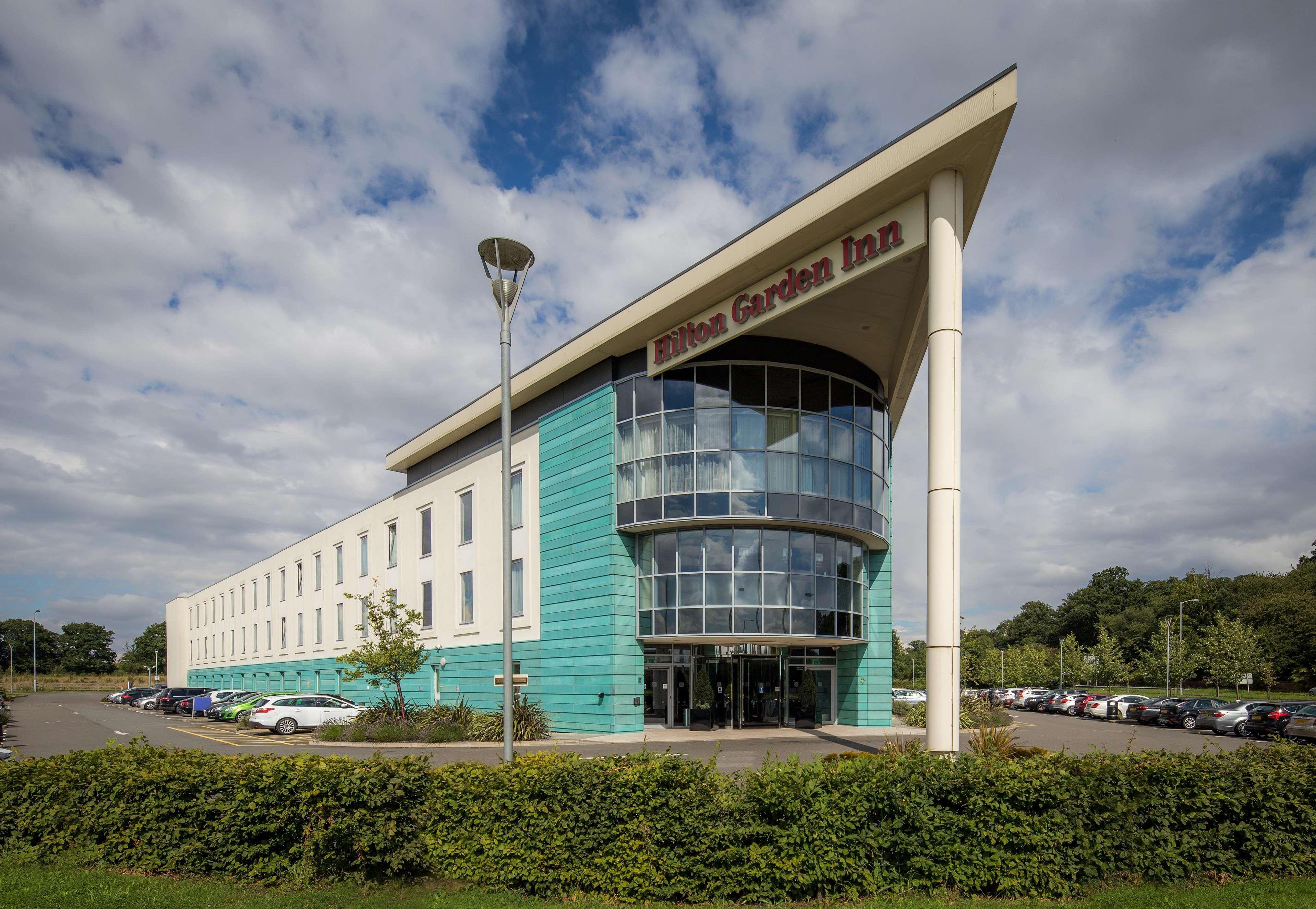 Hilton Garden Inn Luton North Exterior foto