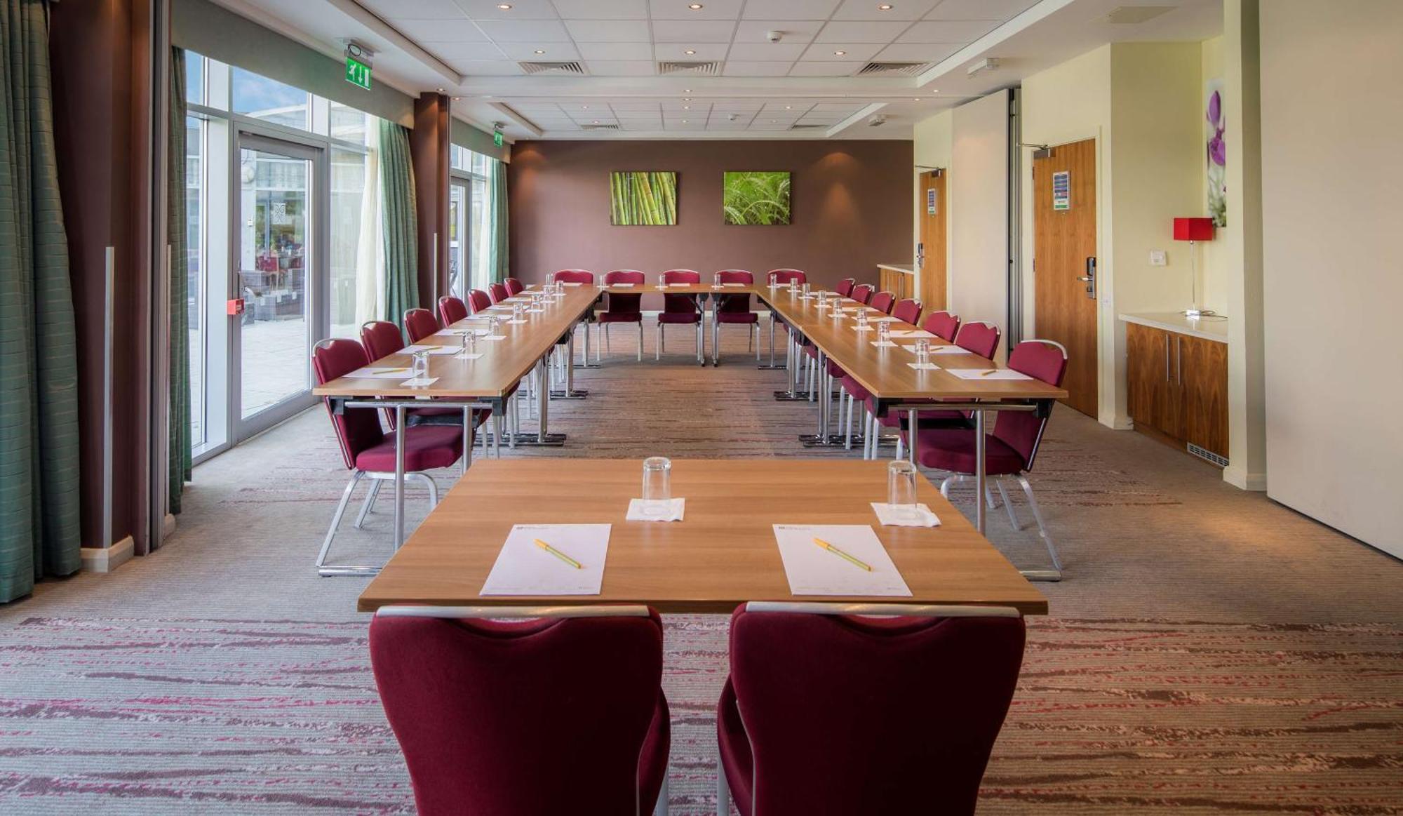 Hilton Garden Inn Luton North Exterior foto