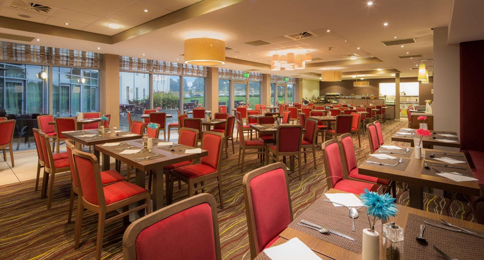 Hilton Garden Inn Luton North Exterior foto