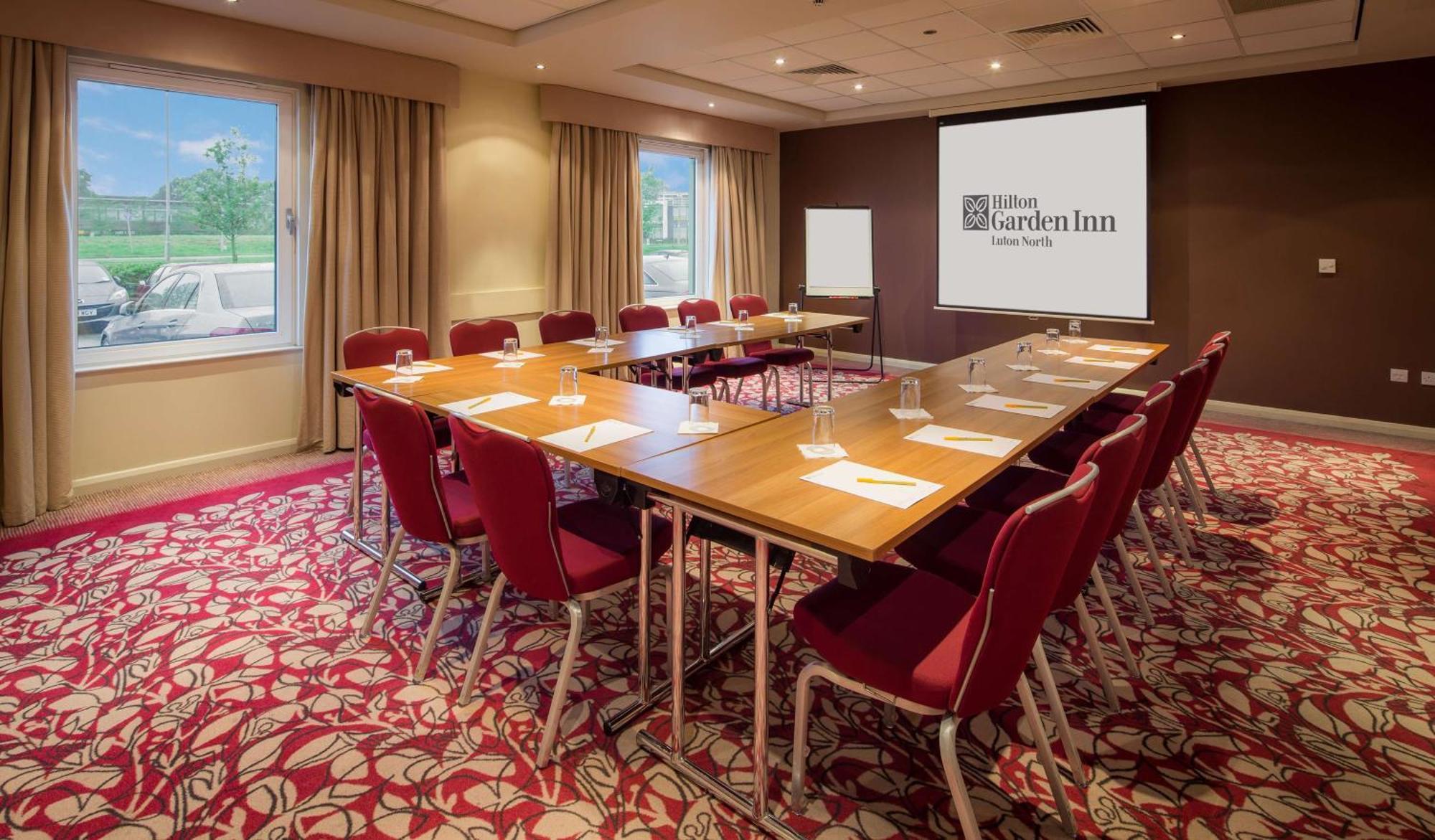 Hilton Garden Inn Luton North Exterior foto