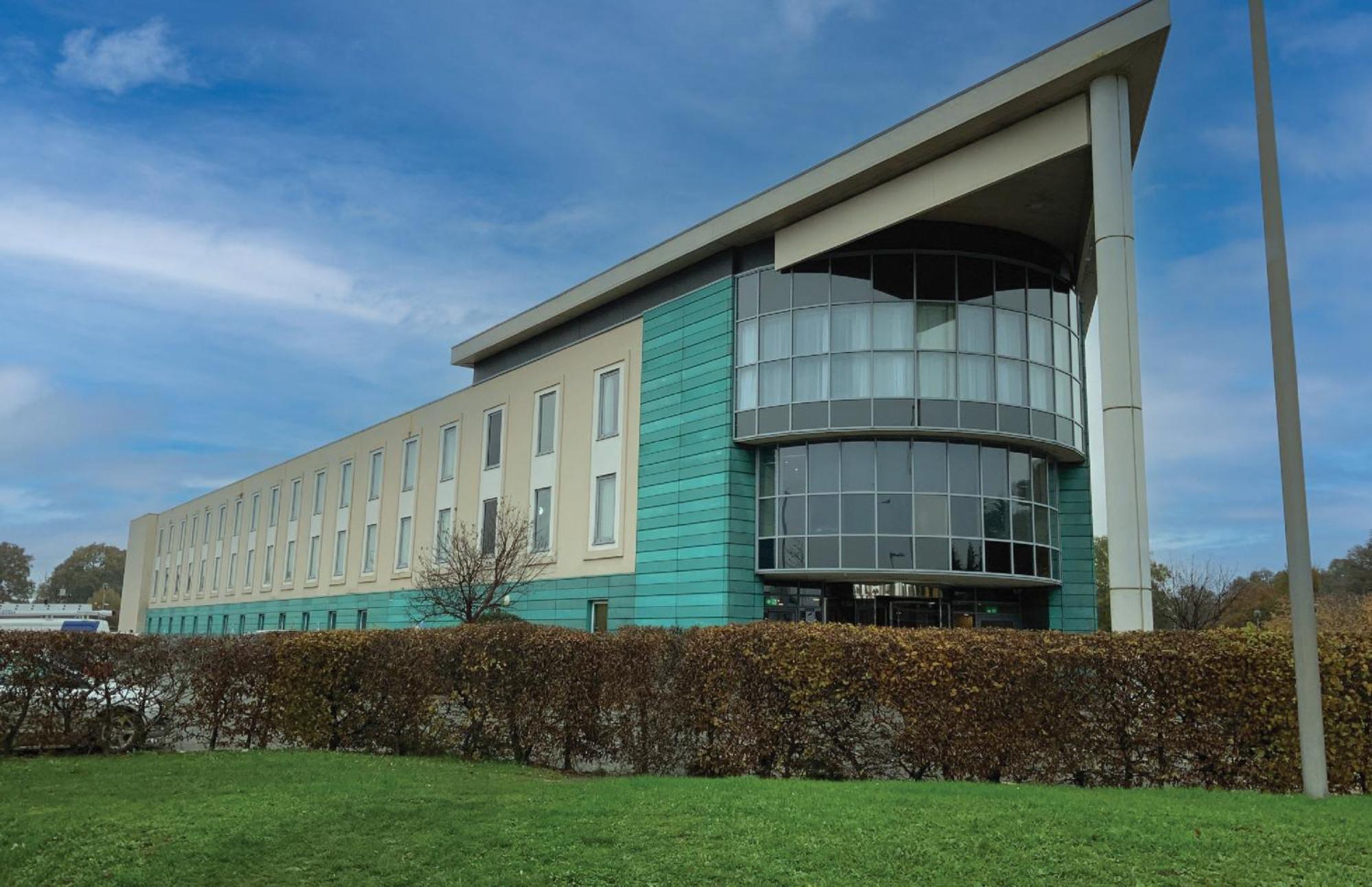 Hilton Garden Inn Luton North Exterior foto