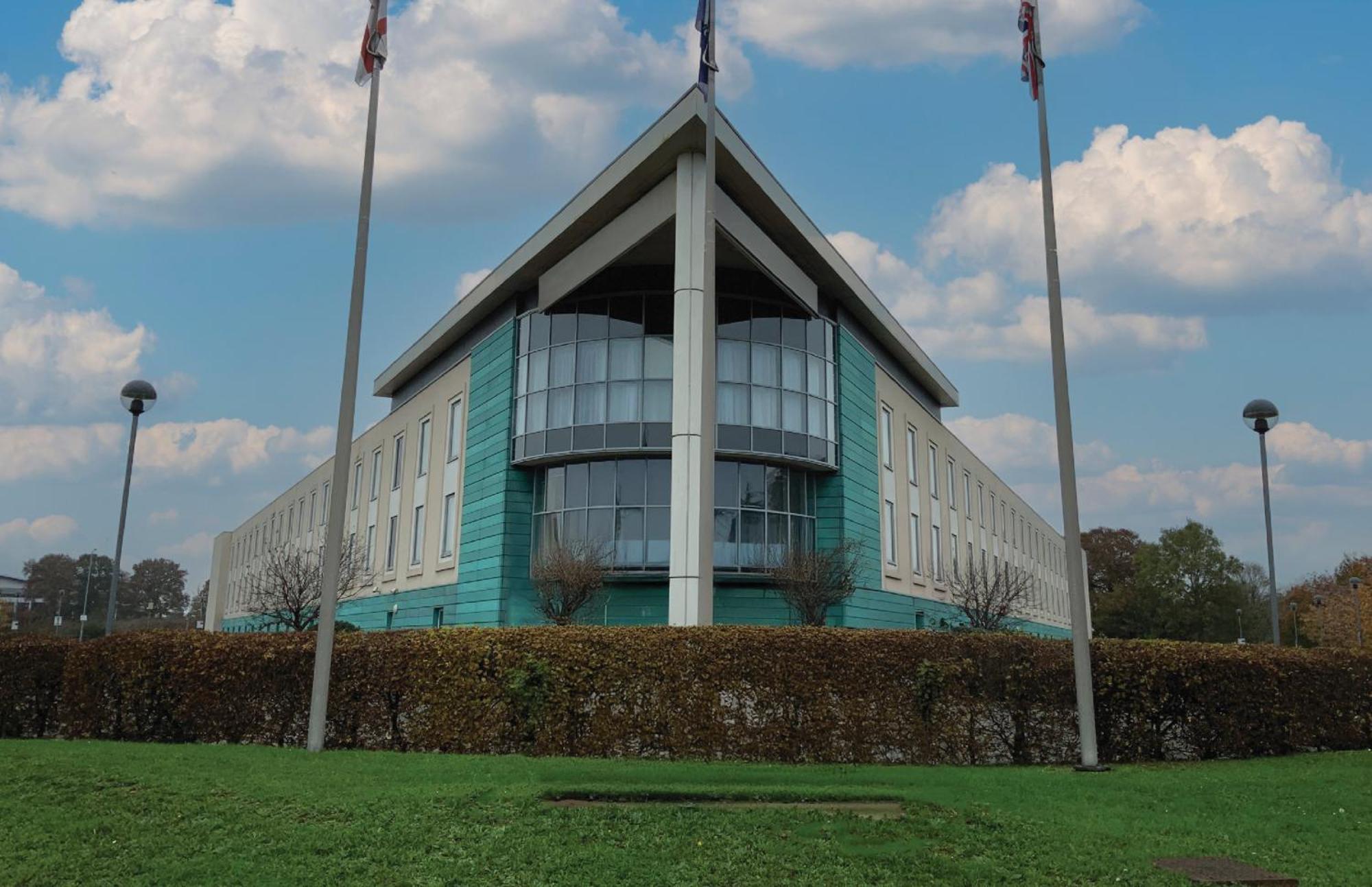 Hilton Garden Inn Luton North Exterior foto