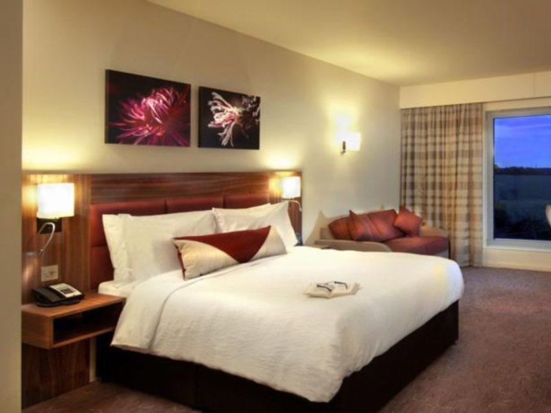 Hilton Garden Inn Luton North Exterior foto