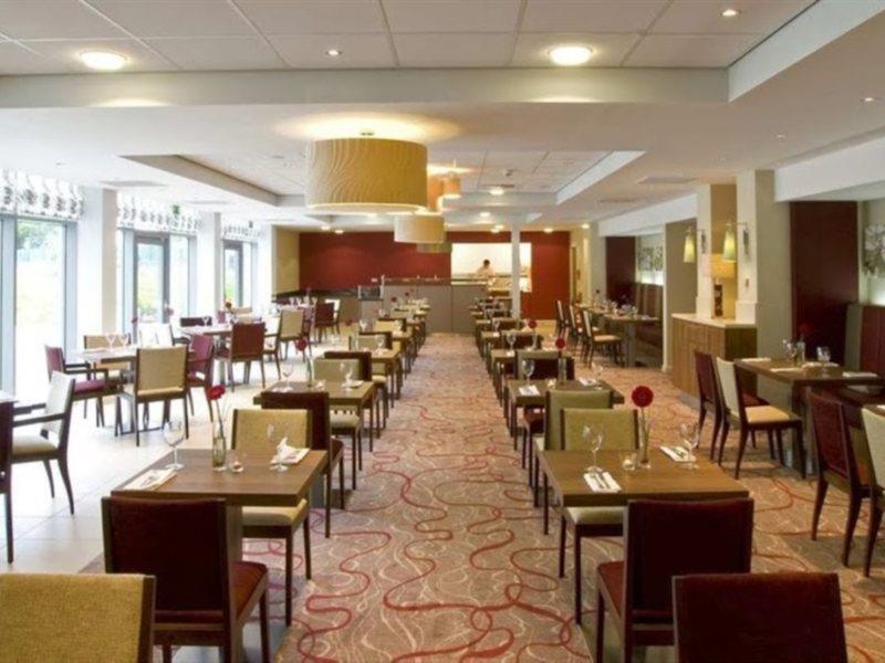 Hilton Garden Inn Luton North Exterior foto