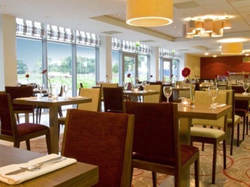 Hilton Garden Inn Luton North Exterior foto