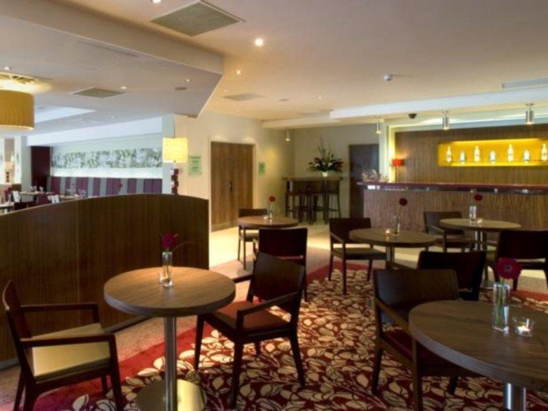 Hilton Garden Inn Luton North Exterior foto